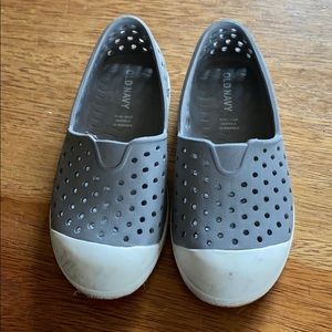 Old Navy Toddler Size 9 Gray Slip-On Water Shoes
